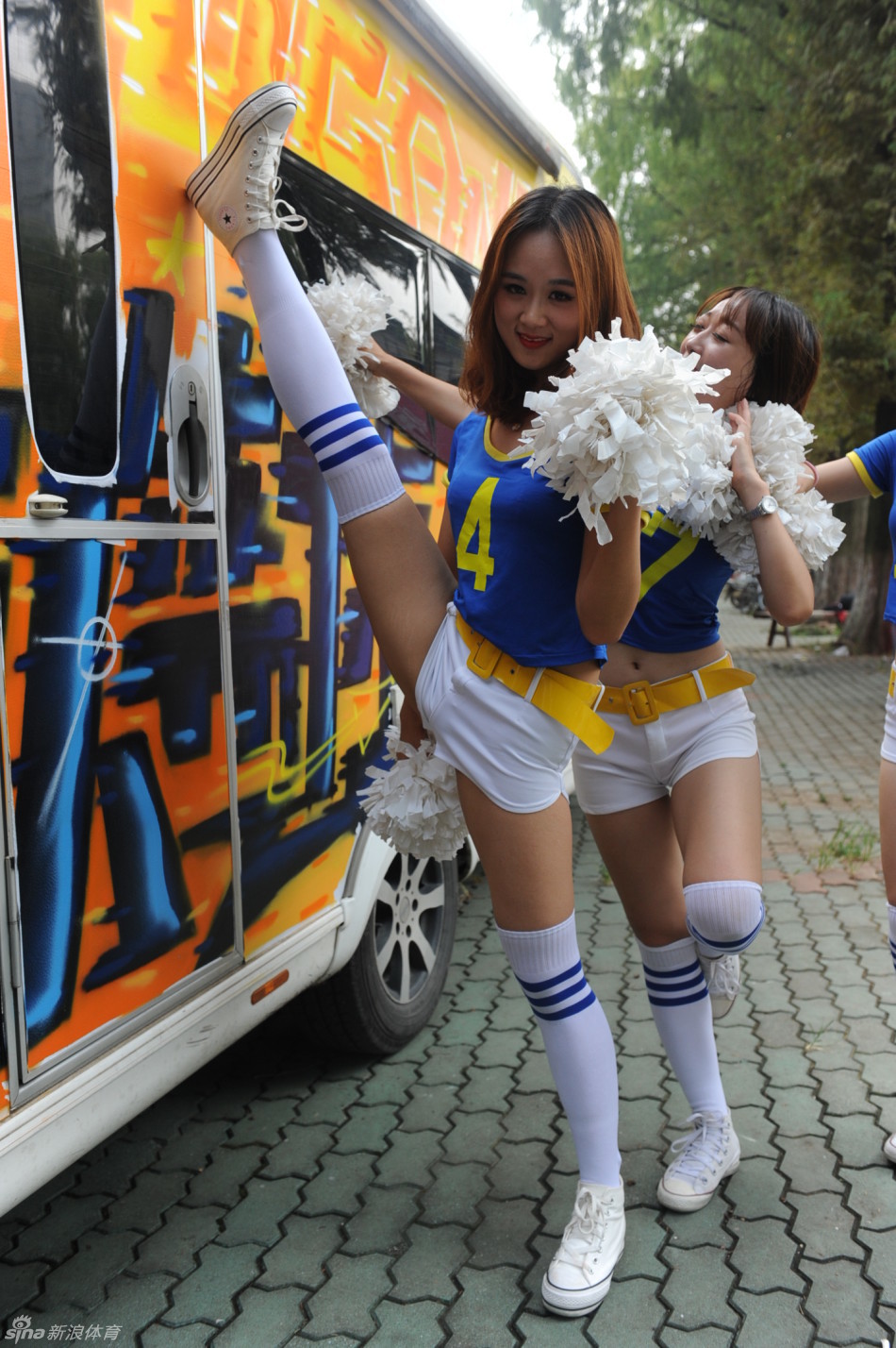 新浪街球赛武汉站拉拉队美女_高清图集_新浪网