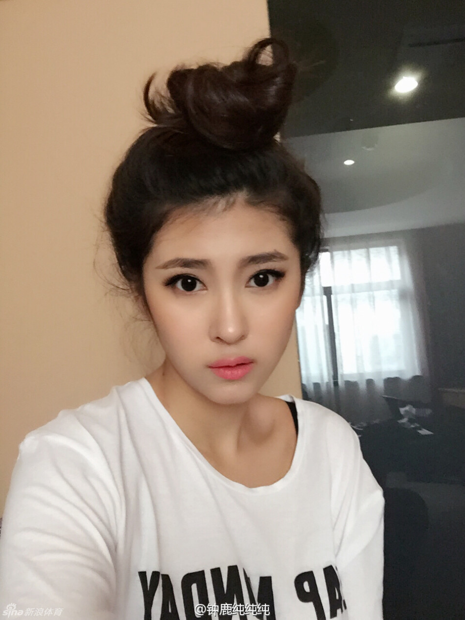 刘晓宇女友钟鹿纯美艳私照.