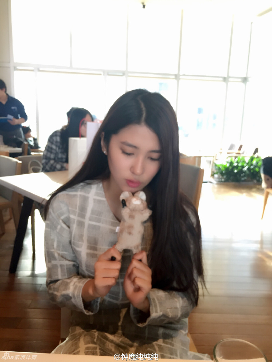 刘晓宇女友美艳私照[15张]图集.暂无