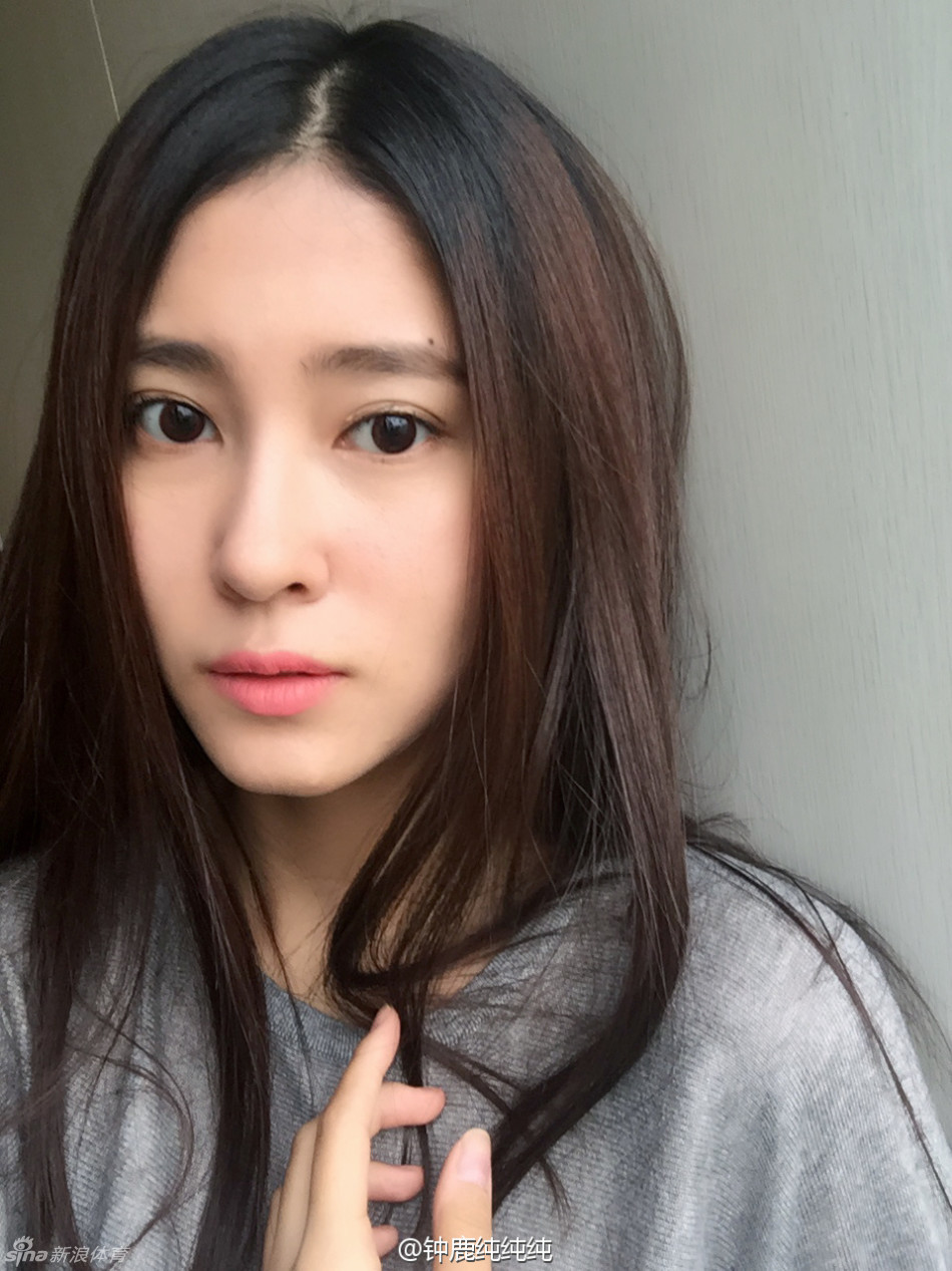 刘晓宇女友钟鹿纯美艳私照