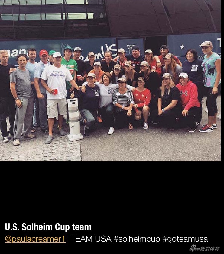 球员们在海滨轻松愉悦地度假，海风吹拂，一扫赛场上的紧张与疲惫