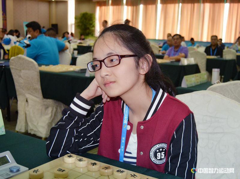 智运会象棋赛场美女如云_高清图集_新浪网