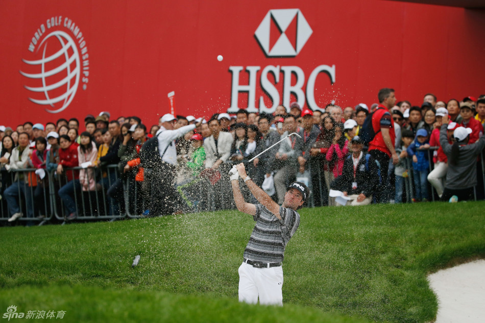 赛事开幕式上鼓声震天，象征着这场亚洲顶级高尔夫盛事的激情与活力正式点燃。