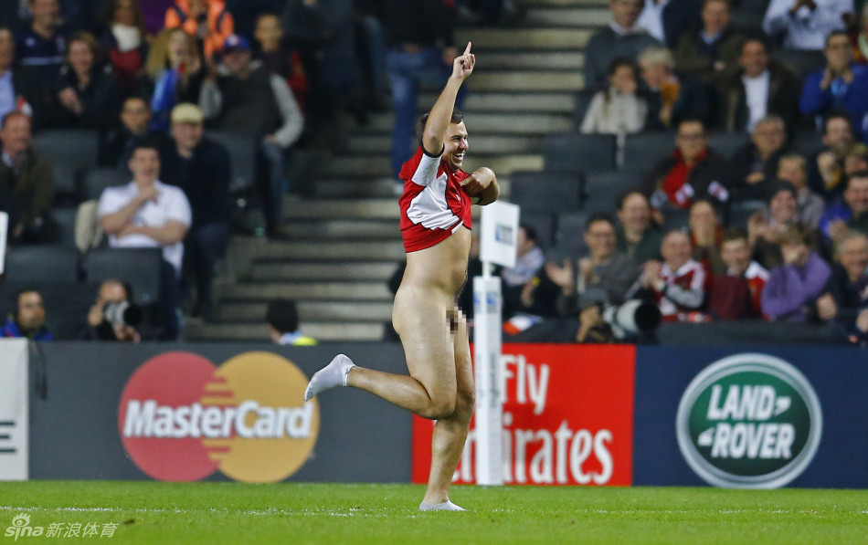 橄榄球世界杯球迷裸奔露丁丁