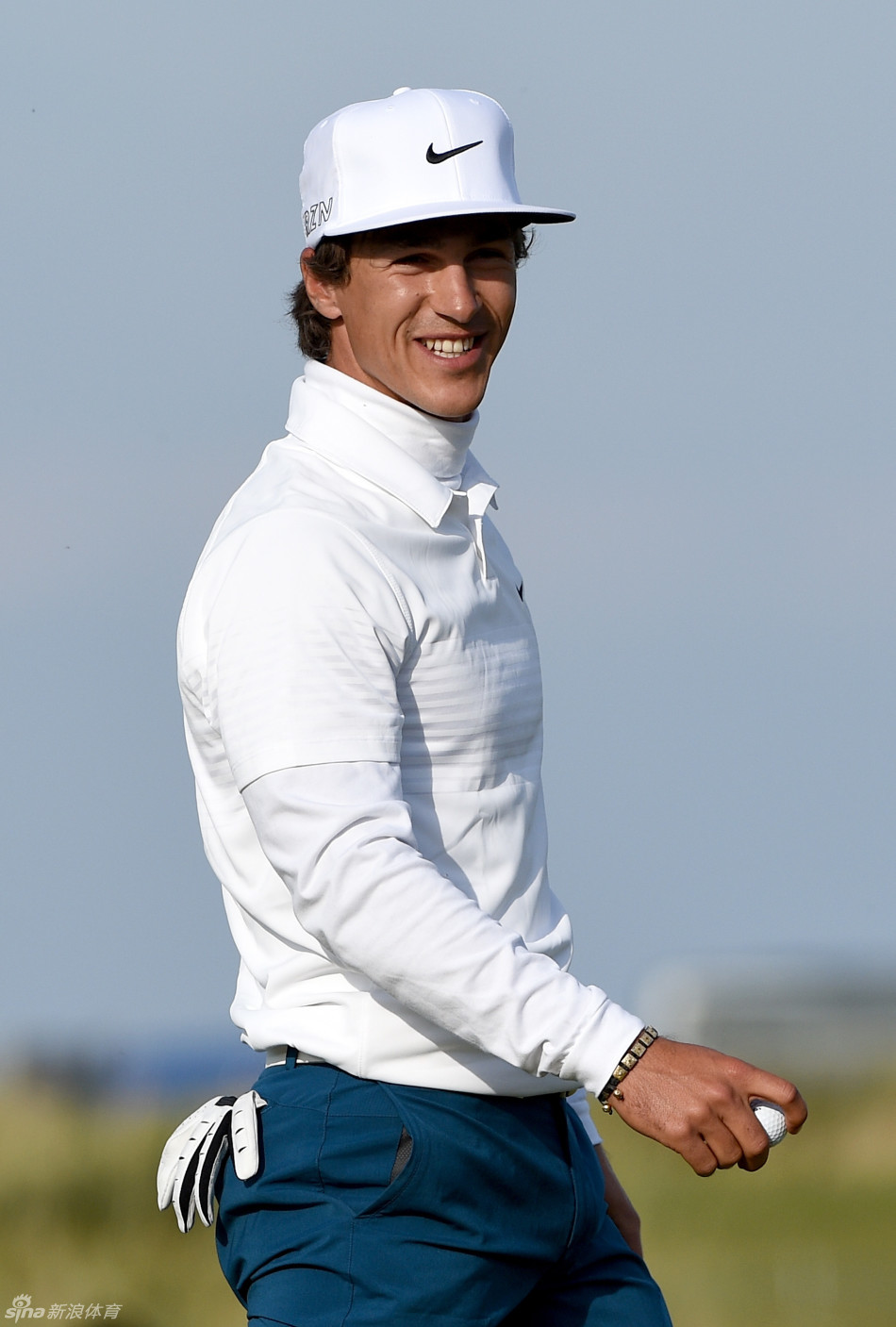 马丁-凯梅尔在比赛中流畅完成击球动作，姿势标准而富有进攻性