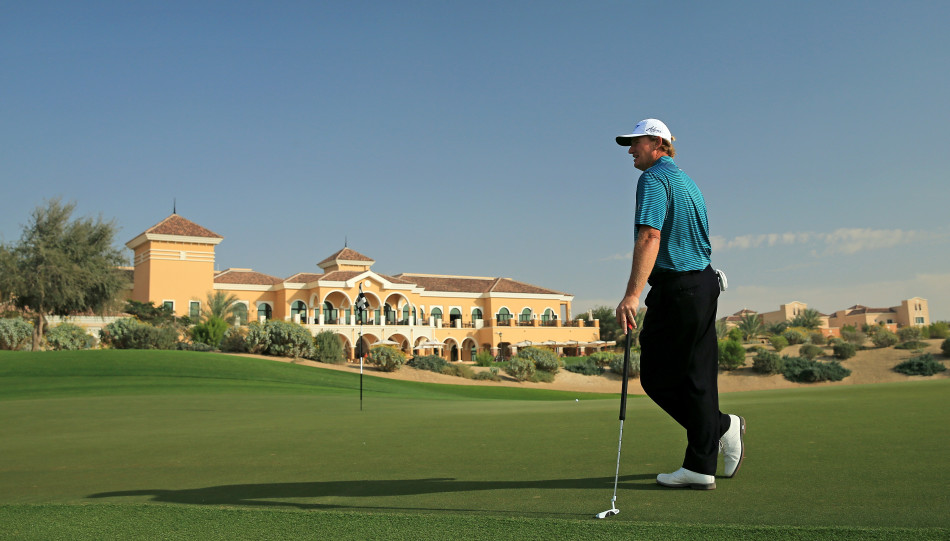 大易哥与家人温馨相伴,脸上洋溢着幸福的笑容,尽显铁汉柔情的一面。