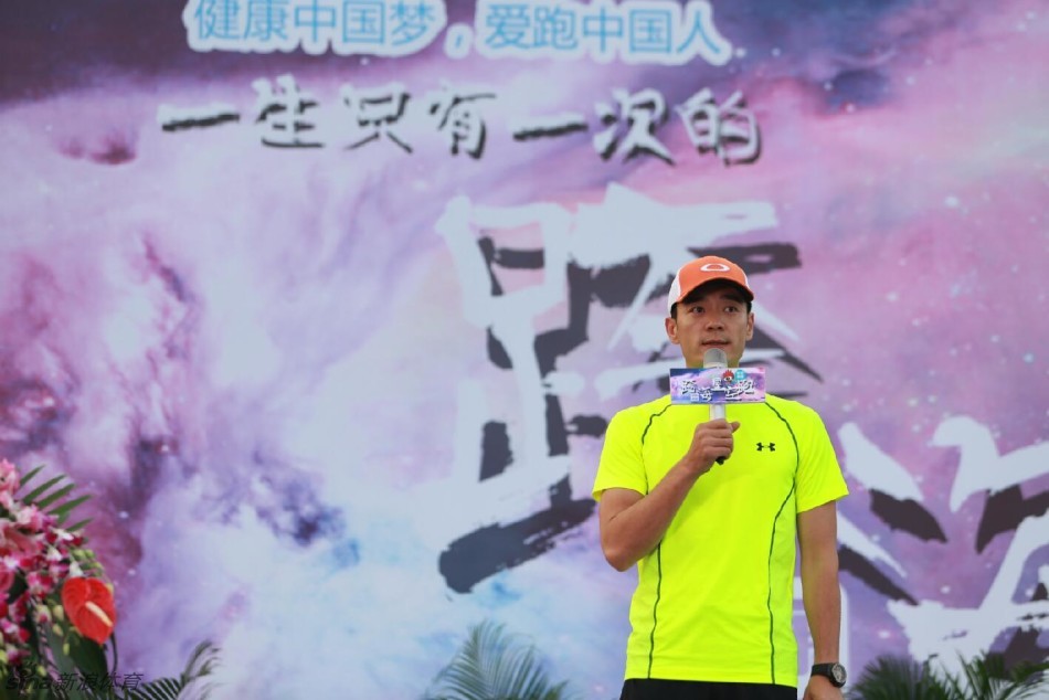 10月17日，1000名跑友将在全长6公里的大连星海湾大桥上，举行中国首次跨海夜跑活动。