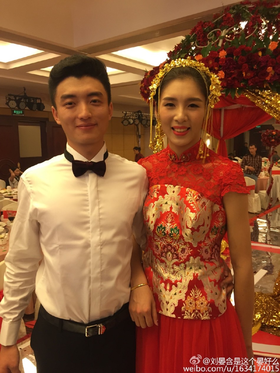 国手刘晏含为闺蜜做伴娘_高清图集_新浪网