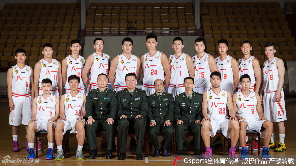 八一男篮官方写真 王治郅穿军装亮相
