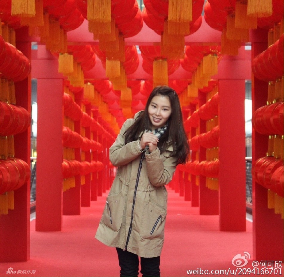 她是一个俏皮可爱的妹子,让我们一起看看,何可欣那些美丽的照片吧
