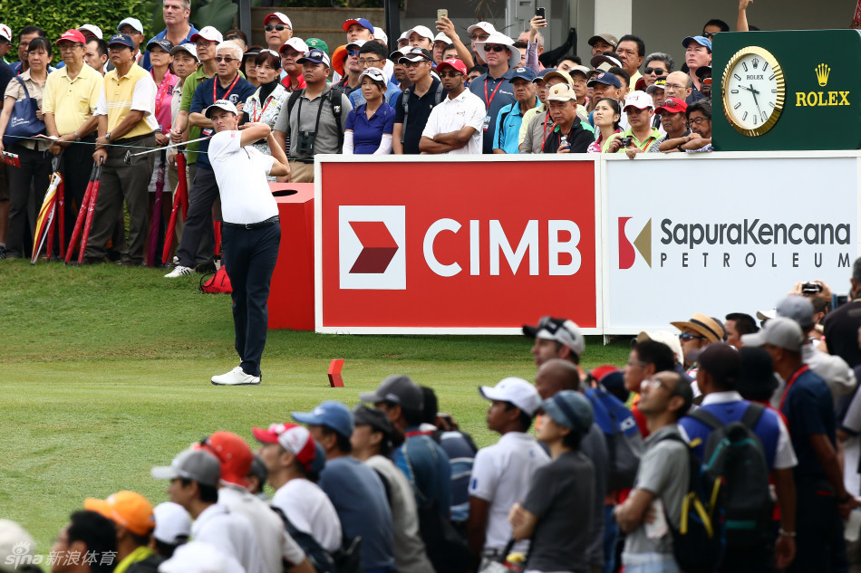 印度名将安尼班·拉西里在球道中挥杆，神态专注，展现出亚洲顶尖球员的竞争力。