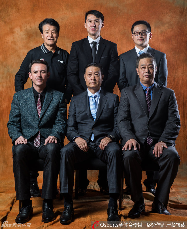 飞虎将士们肩并肩，西热力江与王子瑞等人在训练中展现兄弟情深。