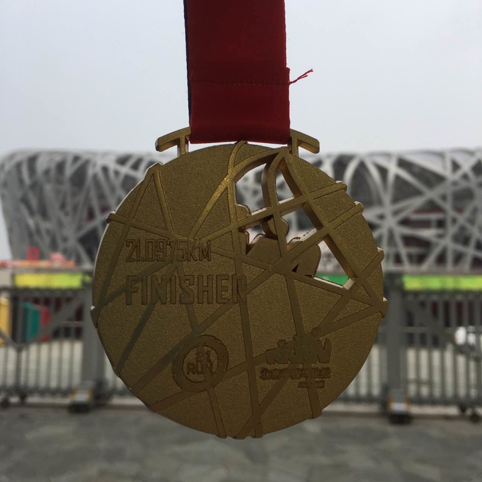 11月8日，2015首届北京鸟巢半程马拉松赛如约而至。