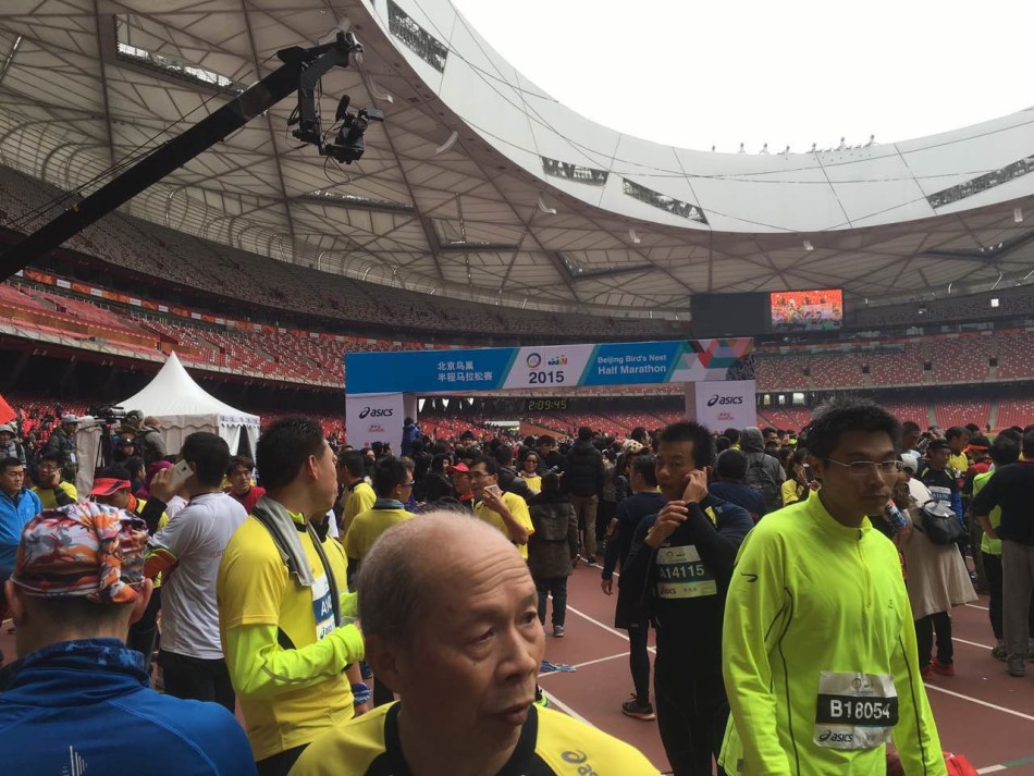 11月8日，2015首届北京鸟巢半程马拉松赛如约而至。