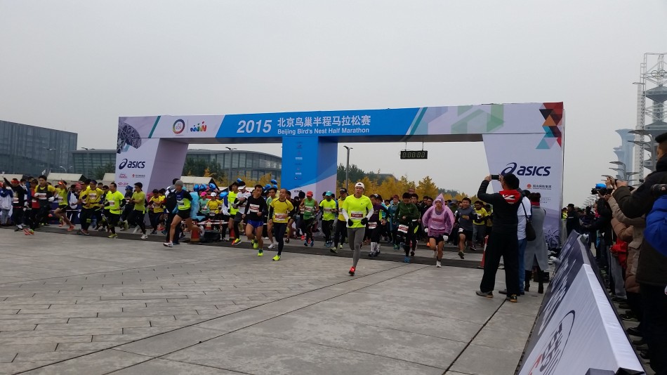 11月8日，2015首届北京鸟巢半程马拉松赛如约而至。