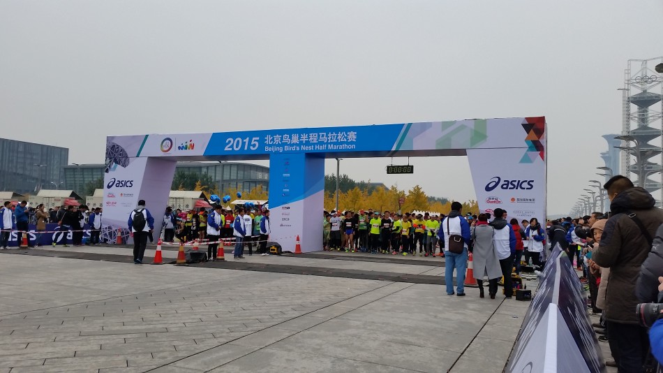 11月8日，2015首届北京鸟巢半程马拉松赛如约而至。