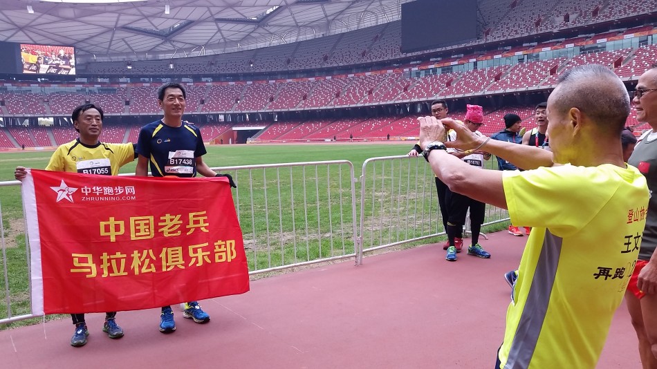 11月8日，2015首届北京鸟巢半程马拉松赛如约而至。