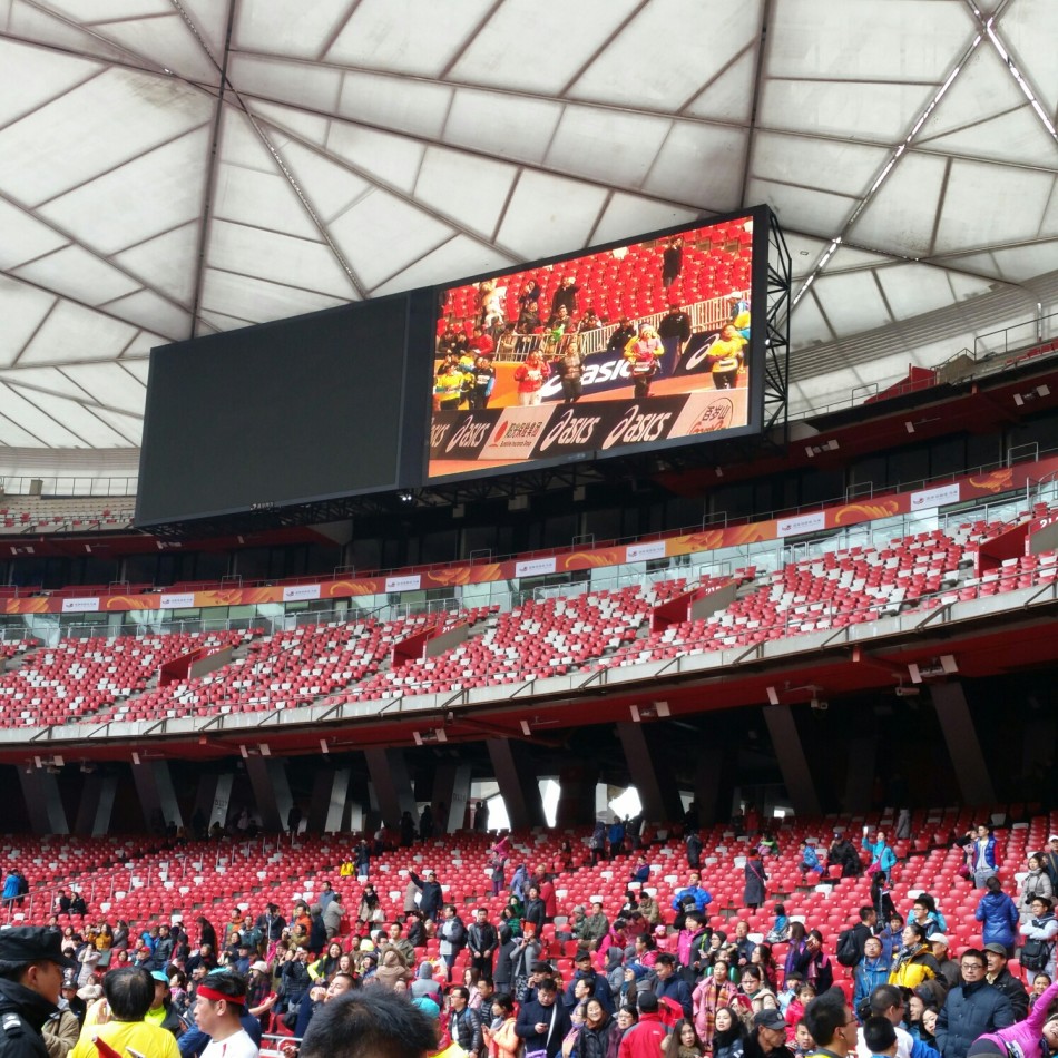 11月8日，2015首届北京鸟巢半程马拉松赛如约而至。