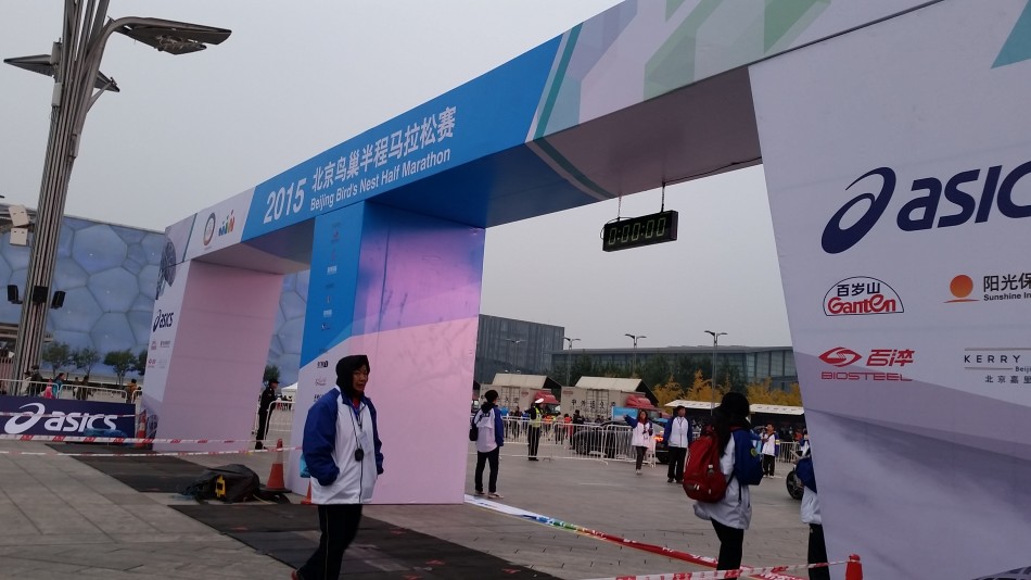 11月8日，2015首届北京鸟巢半程马拉松赛如约而至。