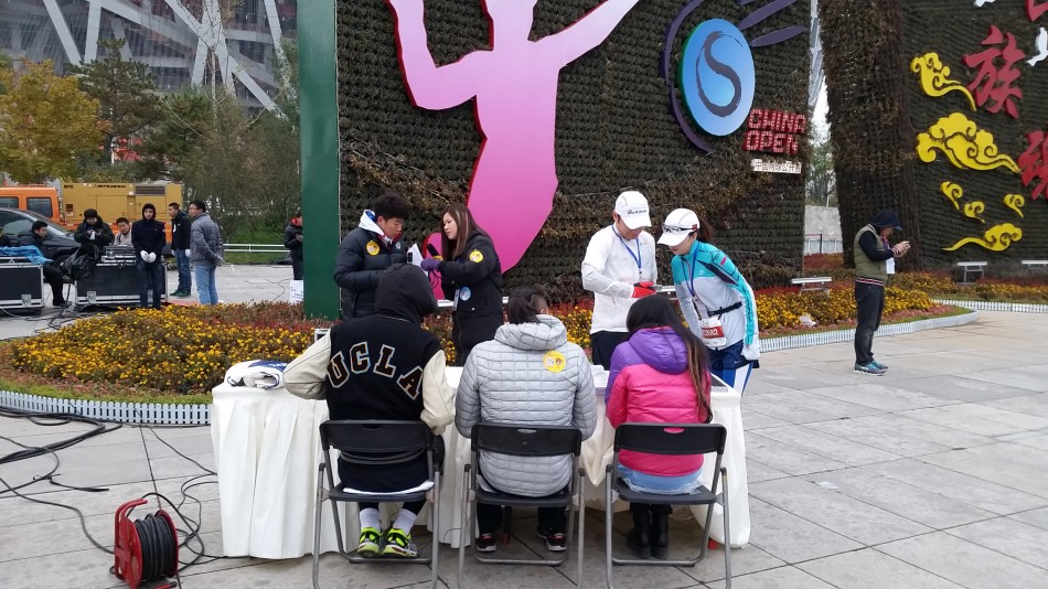 11月8日，2015首届北京鸟巢半程马拉松赛如约而至。