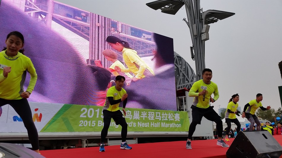 11月8日，2015首届北京鸟巢半程马拉松赛如约而至。