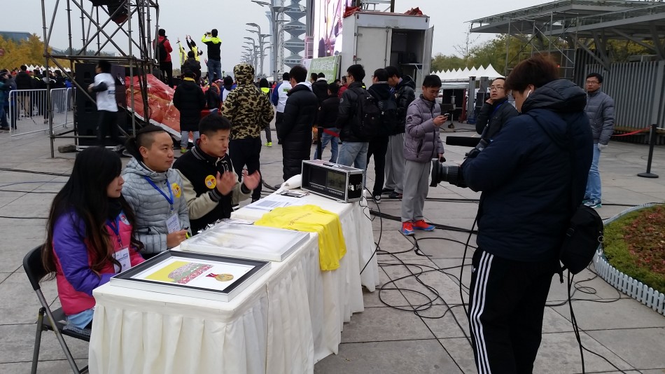 11月8日，2015首届北京鸟巢半程马拉松赛如约而至。