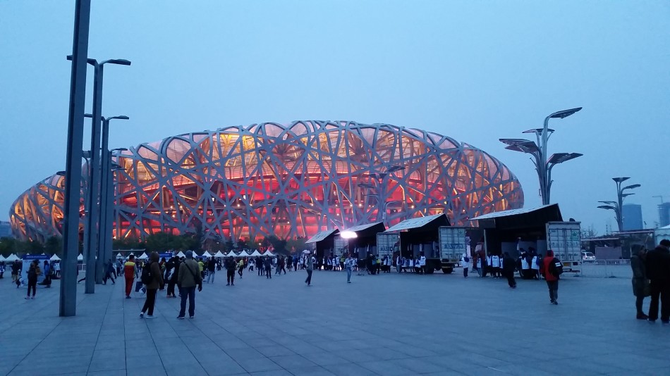 11月8日，2015首届北京鸟巢半程马拉松赛如约而至。