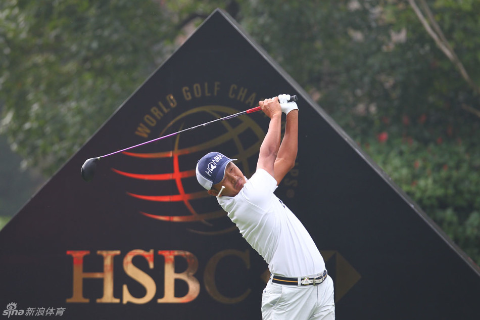 塞尔吉奥-加西亚全力完成开球动作，身体扭转形成充满力量感的完美线条。