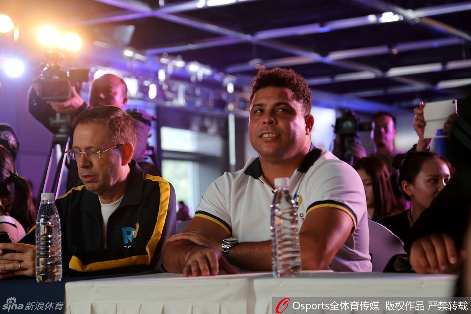 2012尤文图斯阵容-爱游戏App官方下载入口-爱游戏