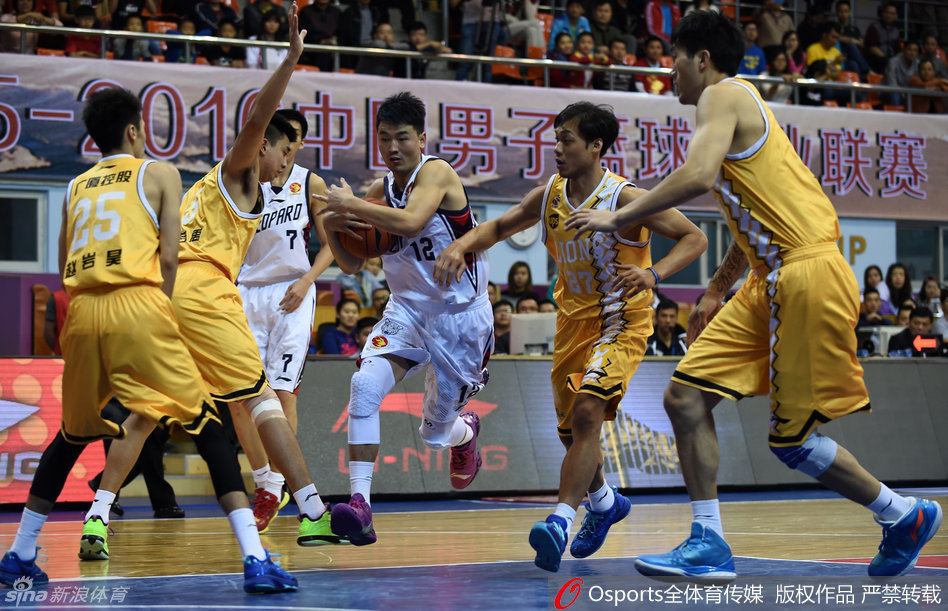 佛山外援使出金鸡独立，绝杀一刻技惊四座