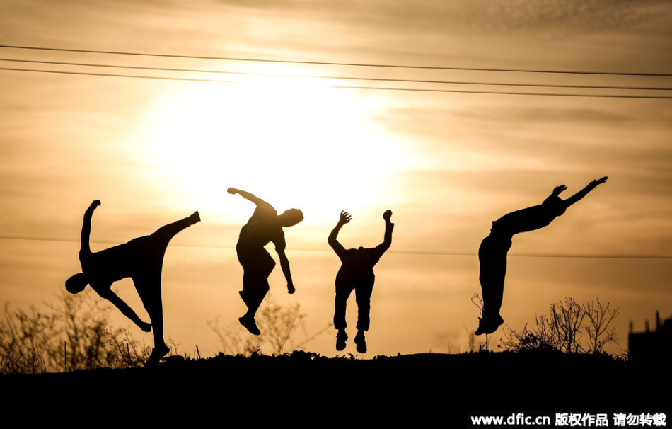 巴勒斯坦跑酷少年一展跑技 唯美大片令人心醉