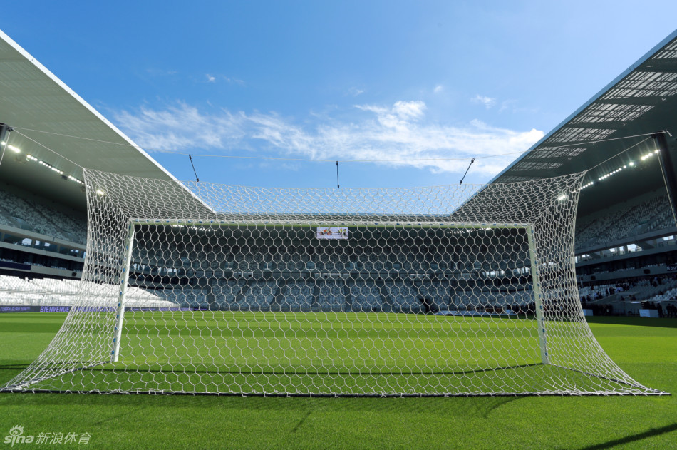 波尔多体育场于2013年开始动工，至竣工仅用了26个月，是欧洲杯球场之一。