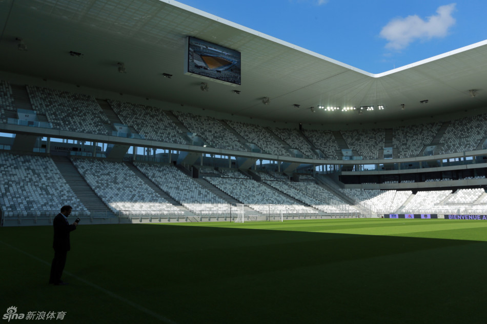 波尔多体育场于2013年开始动工，至竣工仅用了26个月，是欧洲杯球场之一。