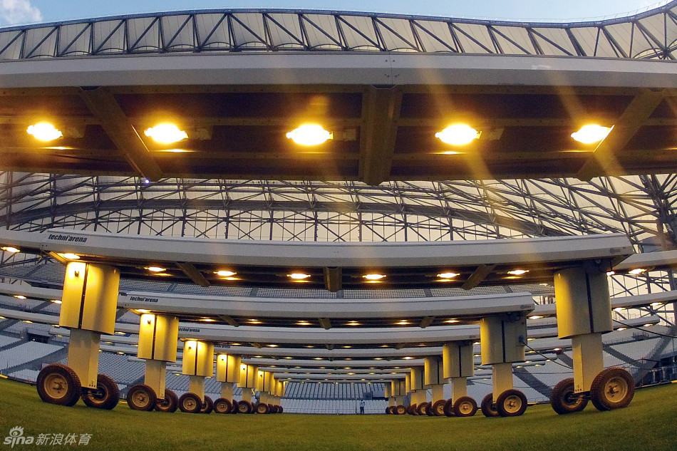 韦洛德罗姆球场耗费了约2亿6千7百万欧元完成了翻修，是欧洲杯球场之一。