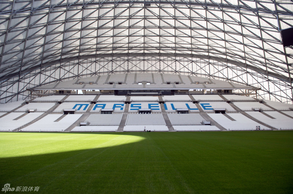 韦洛德罗姆球场耗费了约2亿6千7百万欧元完成了翻修，是欧洲杯球场之一。