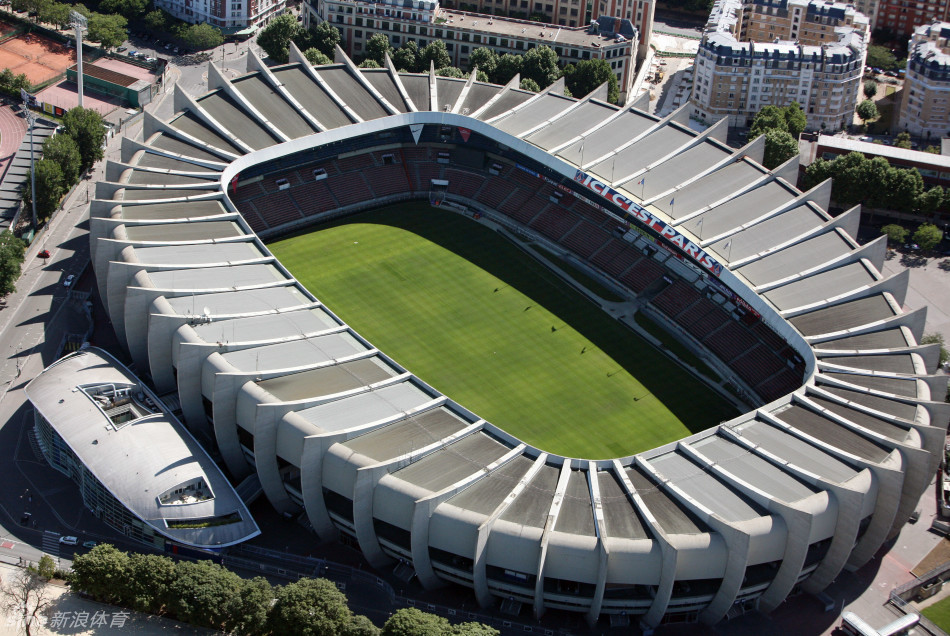 王子公园场球在很长一段时间内作为橄榄球场被使用，是欧洲杯球场之一。