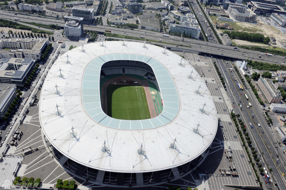 法兰西大球场举办过足球、橄榄球、田径、摩托、音乐会等大活动，是欧洲杯球场之一。