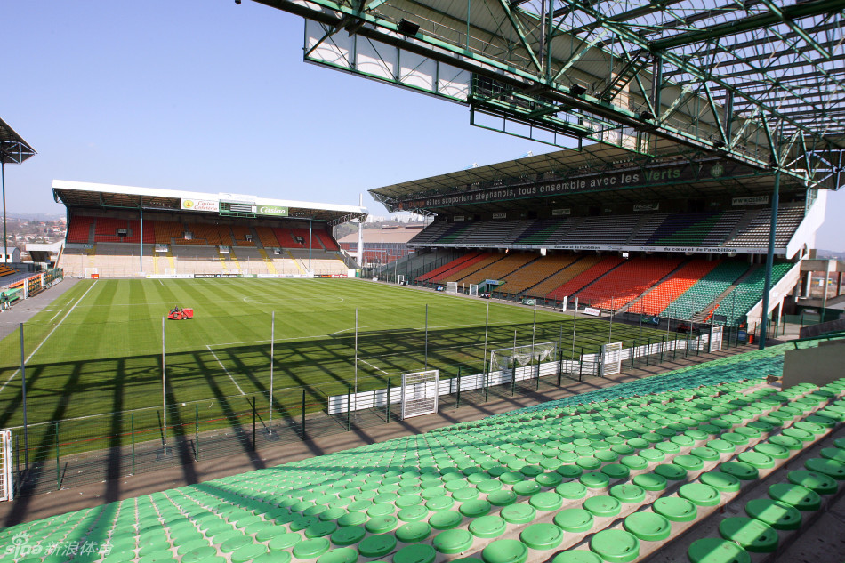 热奥弗鲁瓦-基查尔球场曾上演过84年欧洲杯，98年世界杯的比赛，是欧洲杯球场之一。