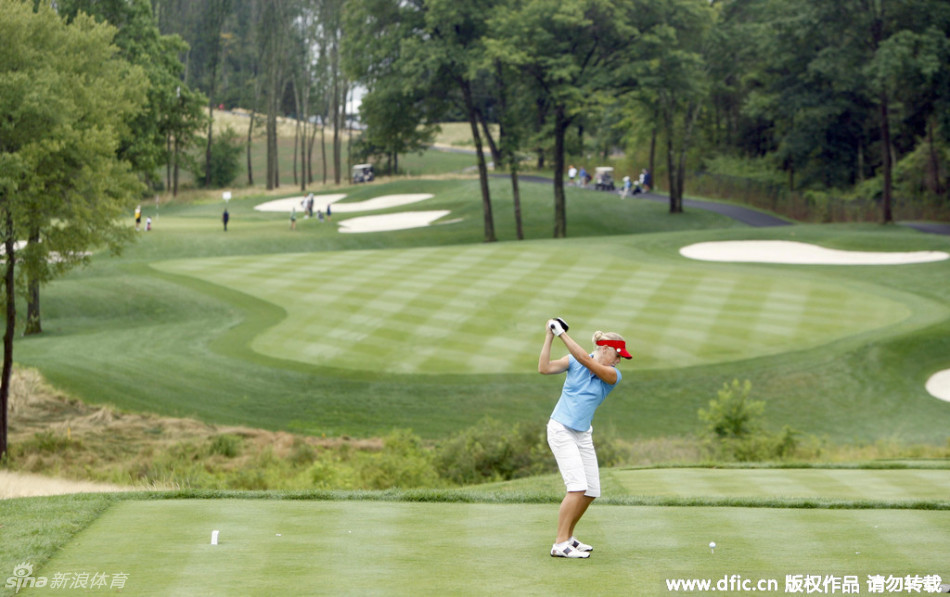 钱伯斯湾高尔夫球场宽广起伏的林克斯风貌，巨大的沙丘和原生草甸还原了高尔夫最古朴的原生态挑战。