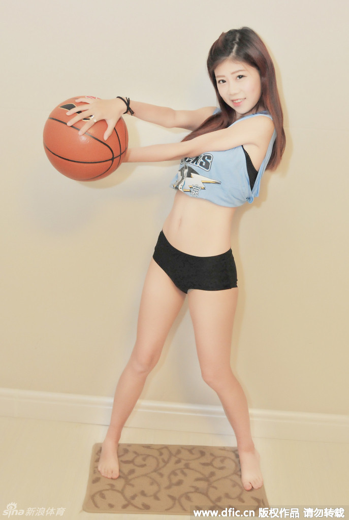 最后一张写真中，宝贝们集体亮相，她们手拉手，共同为北京首钢的下一场战斗送上祝福，青春作伴，与球队并肩前行。