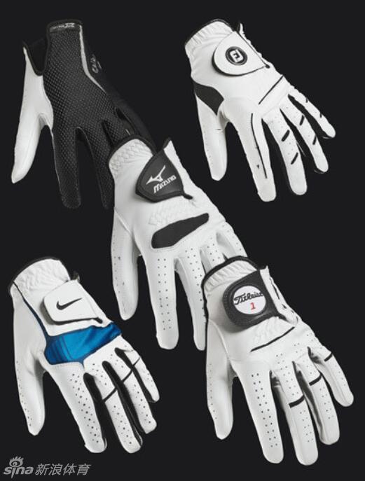 阳光下的高尔夫练习场,球手们正在不同打位上专注地进行挥杆训练