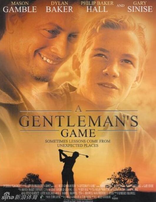 夜色中的高尔夫球场灯火阑珊,预示着一天练习的结束与下一次挑战的约定