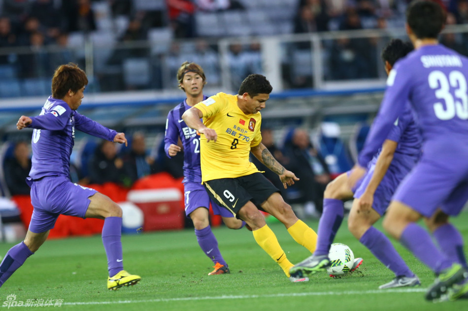 2015年12月20日，2015世俱杯季军争夺战，广州恒大1-2不敌广岛三箭。