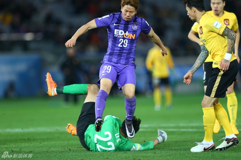 2015年12月20日，2015世俱杯季军争夺战，广州恒大1-2不敌广岛三箭。