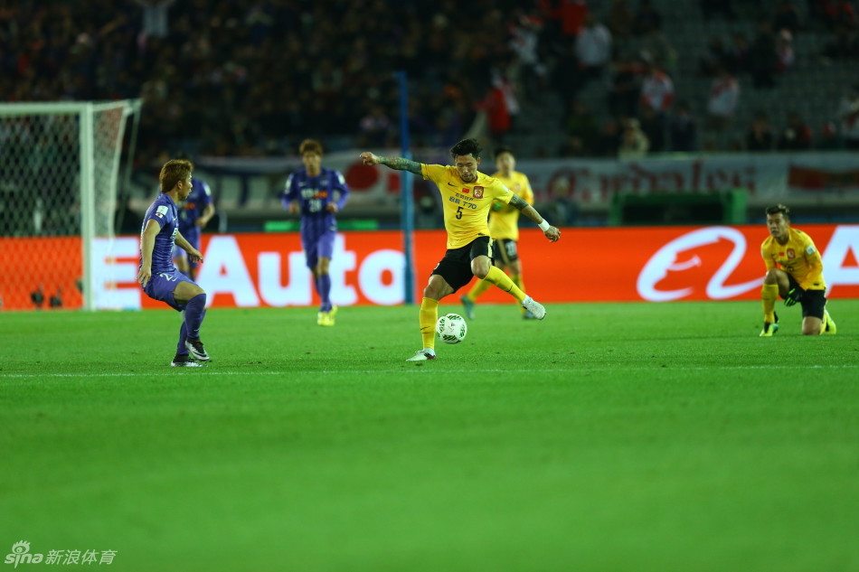 2015年12月20日，2015世俱杯季军争夺战，广州恒大1-2不敌广岛三箭。