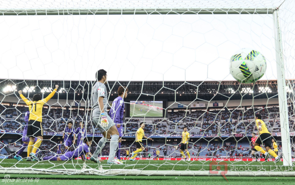 2015年12月20日，2015世俱杯季军争夺战，广州恒大1-2不敌广岛三箭。