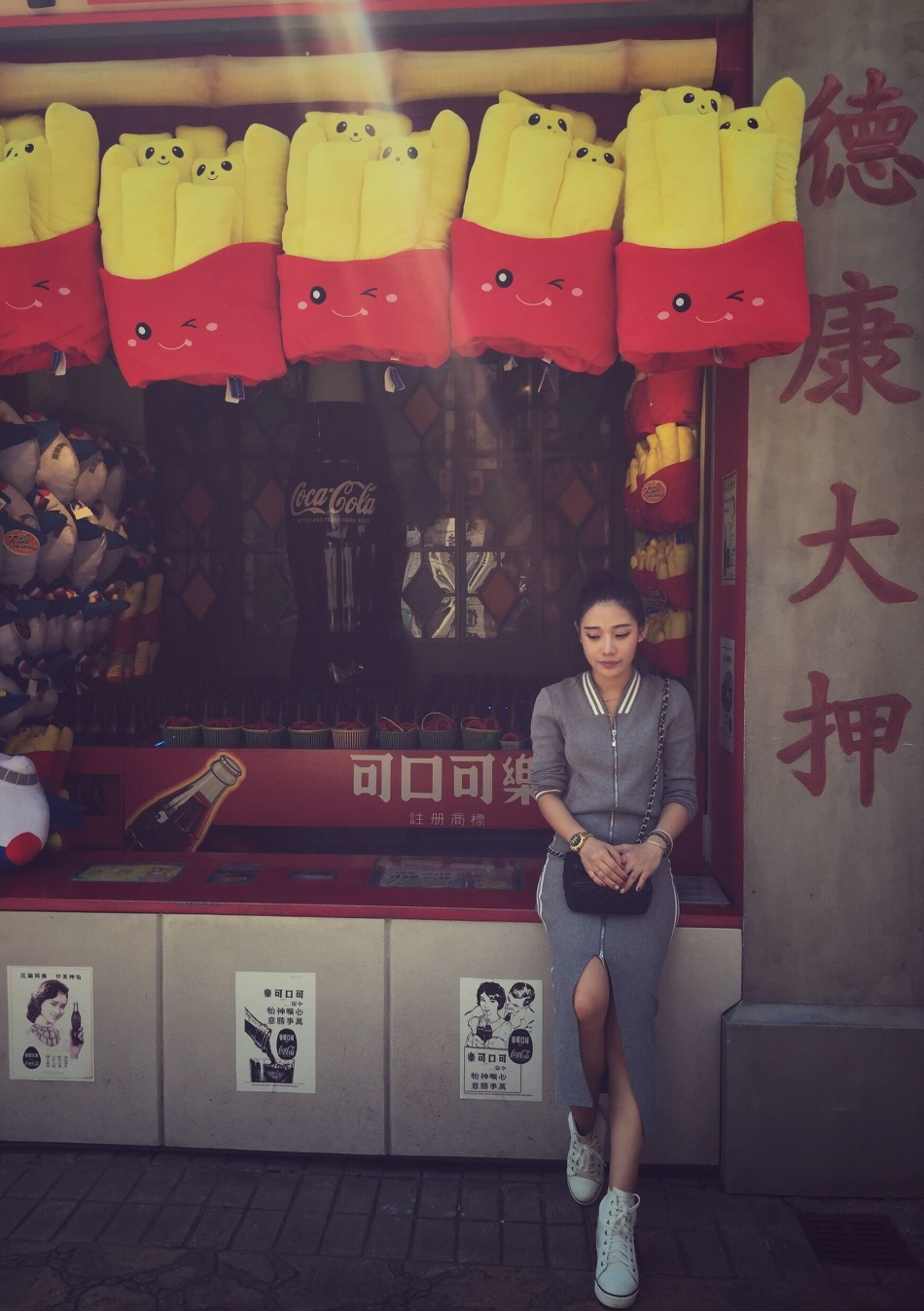 宝贝们在舞台上展现娴熟技巧，配合动感音乐热舞，用实力嗨翻全场，让观众目不转睛。