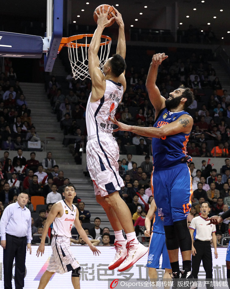 赛后，哈达迪露出搞怪夸张的表情，或是在向裁判抱怨，或是在与队友庆祝，他是球场上名副其实的表情帝。