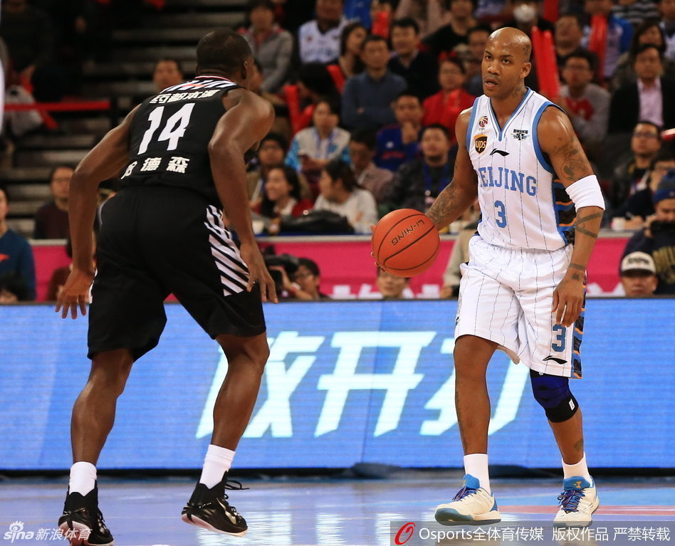 上海核心后卫刘晓宇运筹帷幄，用出色表现撑起球队后场重任