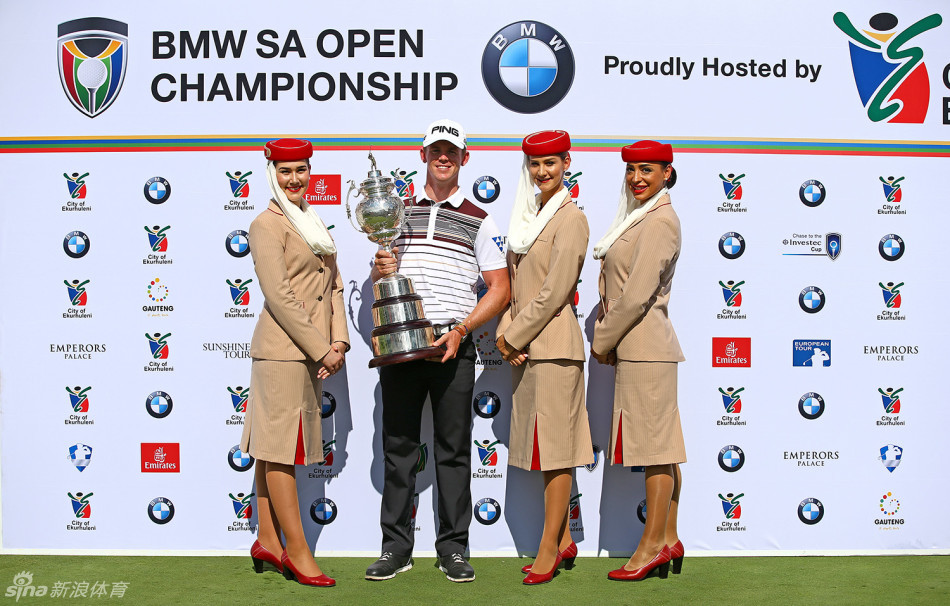 夺冠后，斯通喜不自胜地高举双臂庆祝，迎接来自主场观众的欢呼与膜拜